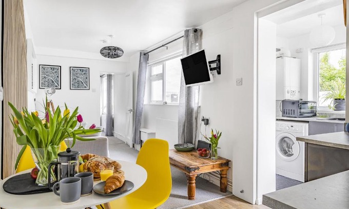 Hayle House | Waters Edge Holiday Home in Hayle, West Cornwall