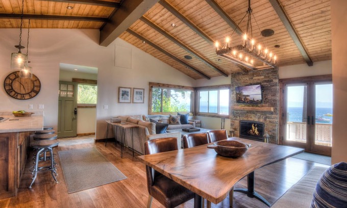 Tahoma House | Waters Edge Jewel w/Lake Views | HOA Access!