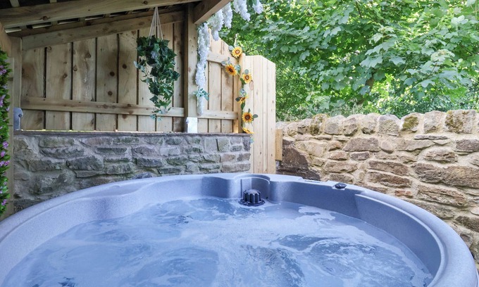 Gargrave Cottage | Waters Edge Lock View