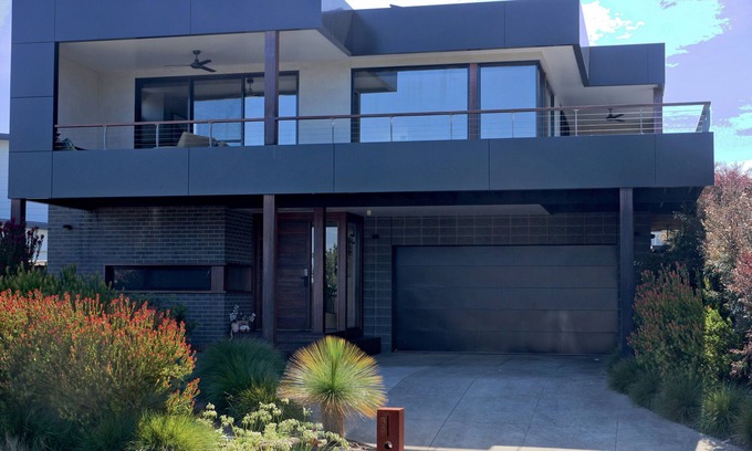 Cape Woolamai House | Waters Edge Rest, Lux Couples and Small Family Retreatn2 min walk to beach