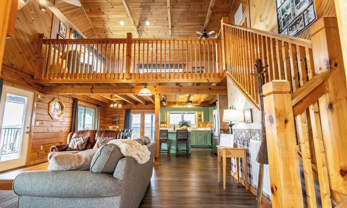 Dandridge Cabin | Waters Edge