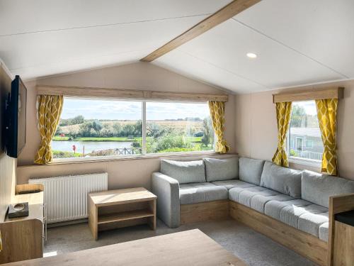 Winestead House | Waterside Lodge