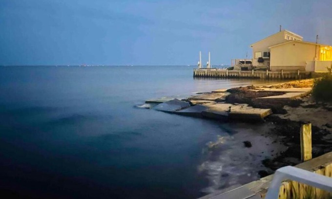 Copiague House | waterside studio plus 2 master bedroom 1full bathroom back entrance beach view canal docks Wifi code