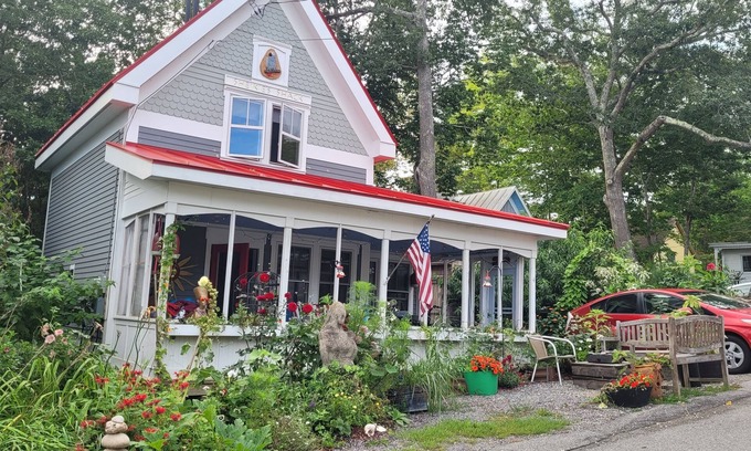 Bayside Cottage | Waterview Cottage in historic Bayside on Penobscot Bay