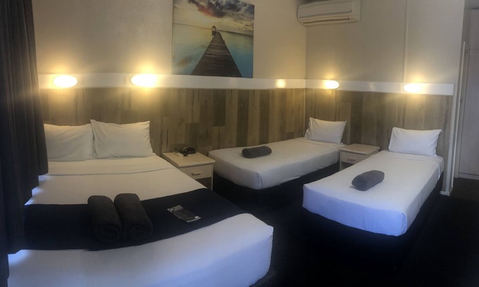 Cootamundra Hotel | Wattle Tree Motel