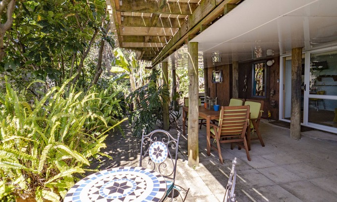 Raglan Apartment | WaveCatcher Whale Bay Surf Studio Flat