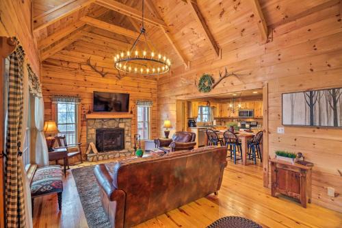 Settlers Ridge House | Waynesville Escape - Mtn Cabin Above the Clouds!