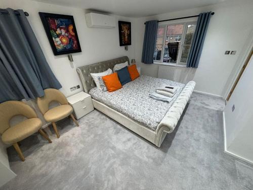 Wednesbury House | WBC 1 Modern Large Ensuite Room Wednesbury