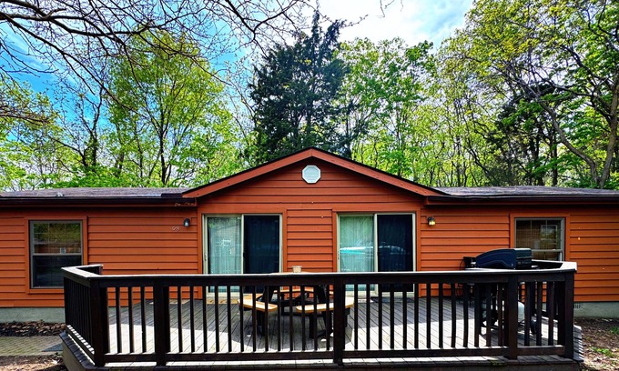 Put-in-Bay Cabin | Weekend Warrior Special Bring 10 ppl & Relax in a 3 BR 2 BA Home - PIB - IC98