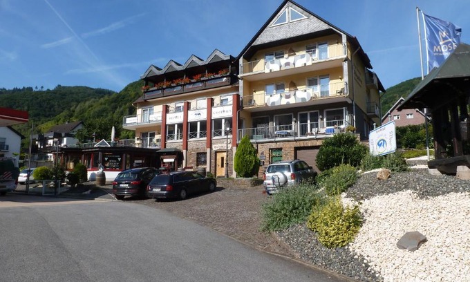 Sankt Aldegund House | Wein- und Gästehaus St. Aldegundishof