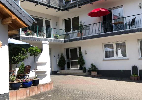 Krov House | Wein und Gästehaus Hüls