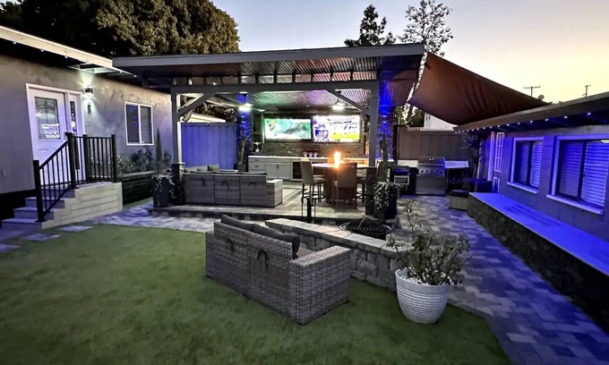 San Carlos House | Welcome SD Cozy Suits A & B Together