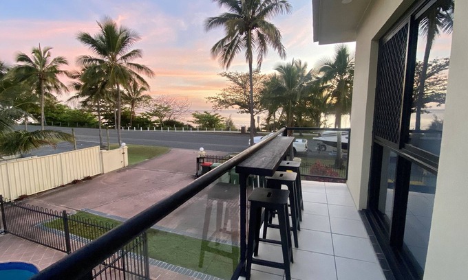 Cooee Bay Apartment | Welcome to La Mer Moor Beachfront Unit.