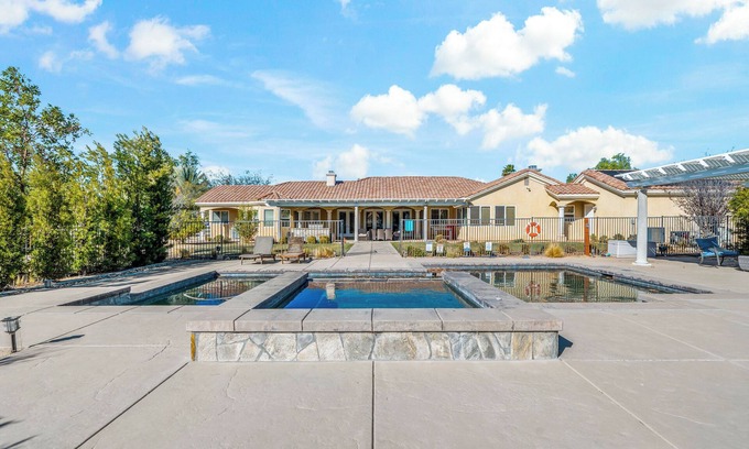 Temecula House | Welcome to Love at First Syrah! Single Story home w/pool/spa/7 bedrooms & more!