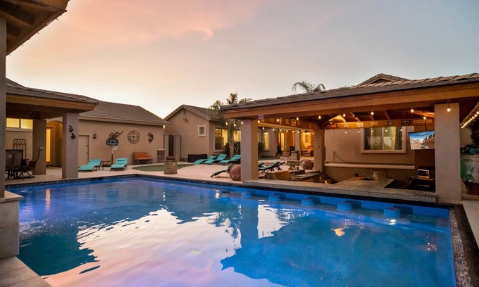 East Mesa House | Welcome to Paradise | Pool Table, Swim Up Bar, Htd Pool, Hot Tub, Casita!
