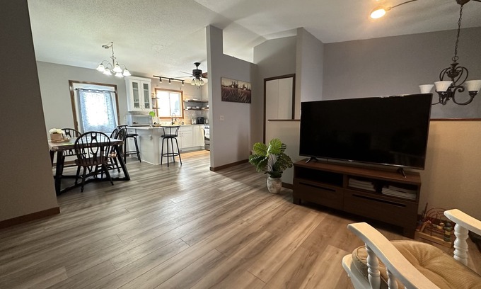 Shakopee House | Welcome to Shakopee! Promotion ending of October. Quickly Place Your Reservation