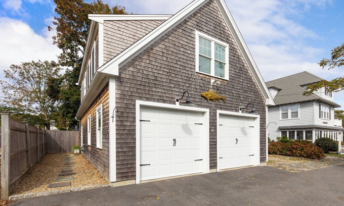 Minot House | Welcome to the "Beach Haus," a charming retreat 400' from Minot Beach!