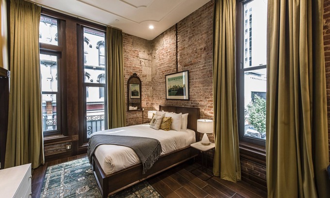 Arts District Apartment | Welcome to the legendary Southern Turf Building in the heart of downtown Nashville, Tennessee!
