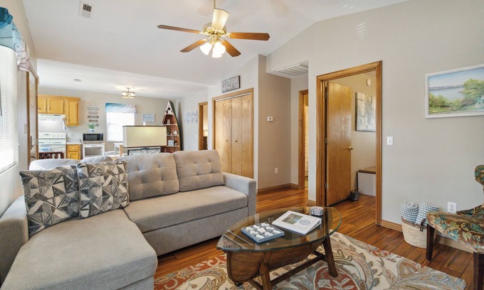 Sloans Valley Cabin | Welcome to “The Love Shack” – Your Perfect Charming Getaway!