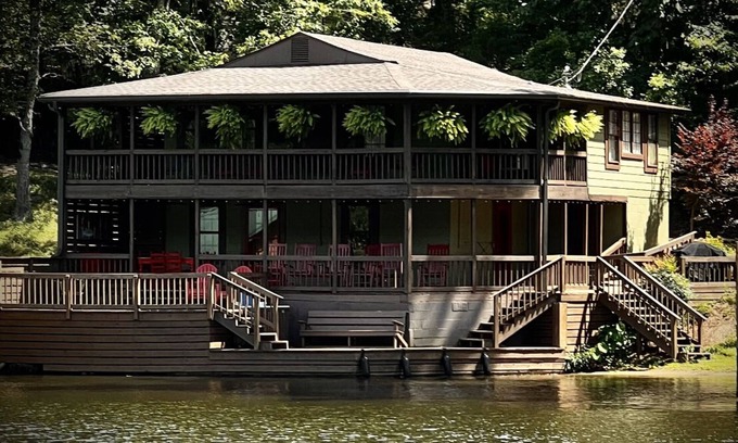Clanton House | Welcome to Water's Edge!