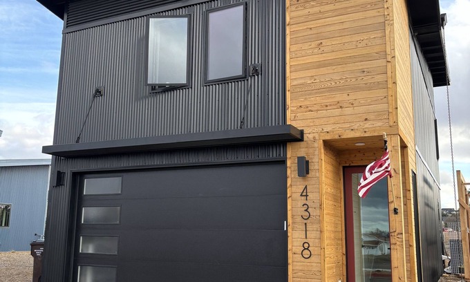 Redmond Apartment | Welcome to your cozy, studio apartment with a patio and mountain view