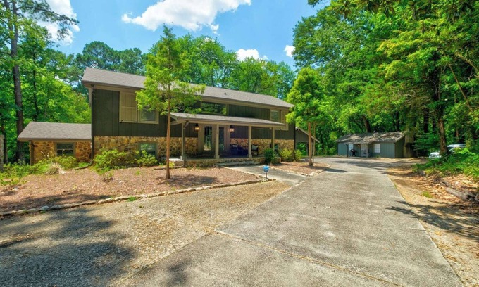 Newnan House | Welcome to your Gorgeous Lake Side oasis in the heart of Newnan, Georgia! This 3-bed, 3-bath (2 pull out sofa beds). The Lake is perched on 11 acres of private and peaceful land, providing the perfect getaway for families or couples.