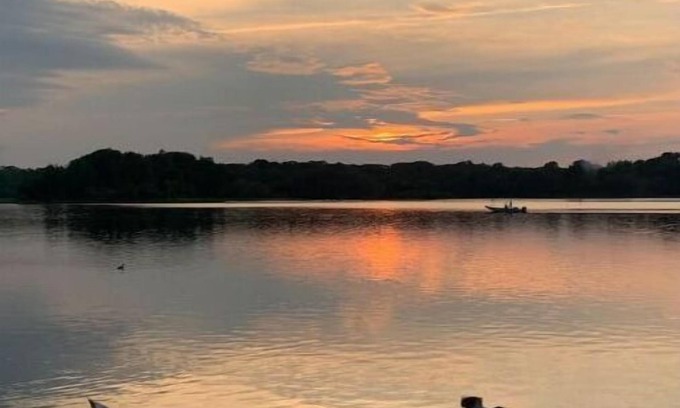 Berryville House | Welcome to Your Retreat by the Lake!