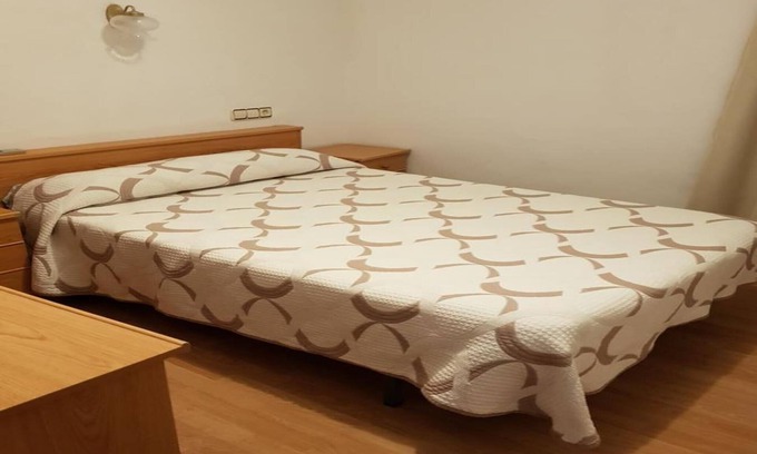 Luarca House | Welcoming double room with private bathroom