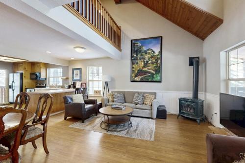 Truckee House | Welcoming Tahoe-Donner Cabin