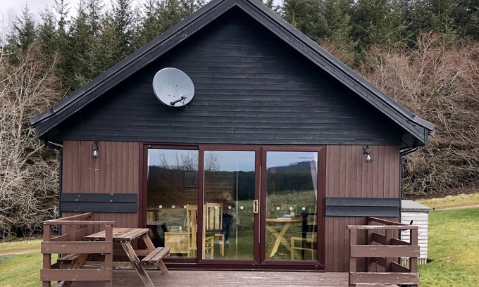 Glenlivet Cabin | Well appointed self catering lodge set in idyllic Scottish Highland countryside.