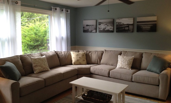 Bonnet Shores House | Well-maintained 4 bdrm home, 2 bath home in Bonnet Shores