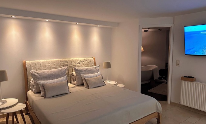 Hessisch Oldendorf Apartment | Wellness apartment with sauna and fireplace near Hamelin