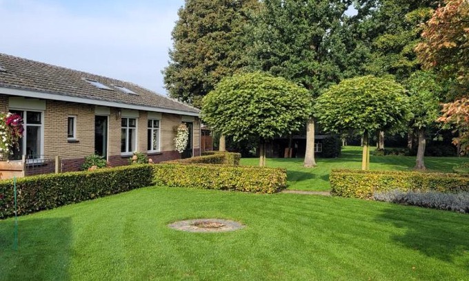 Kessel House | Wellness bungalow met privésauna en hot tub - Glamping aan de Maas