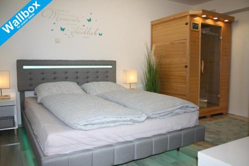 Oberhausen Apartment | Wellnessapartment Nr2 mit Infrarot Sauna - Wallbox - Netflix - WLAN