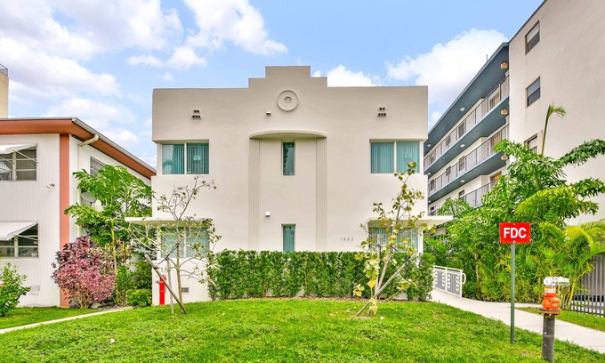 West Avenue Apartment | West Deco Boutique Apartments