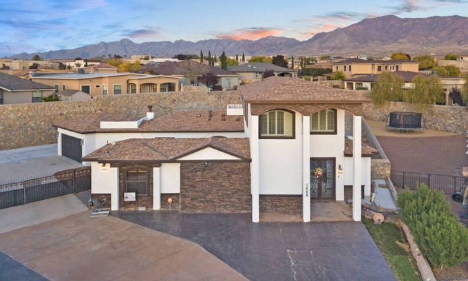 El Paso House | WEST EP KING 1BDRM -1BATH 5 STAR LOCATION ! REF AC WIFI Mountain View trails