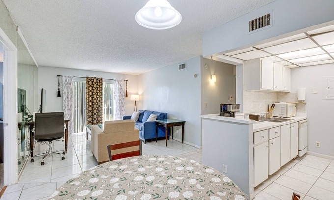 Greenacres Condo | West Palm Beach Condo ~ 8 Mi to Beach & Downtown!