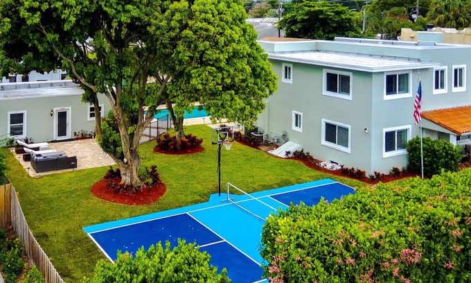 Poiciana Park II Villa | West Palm Oasis w/Pickleball Court & Pool