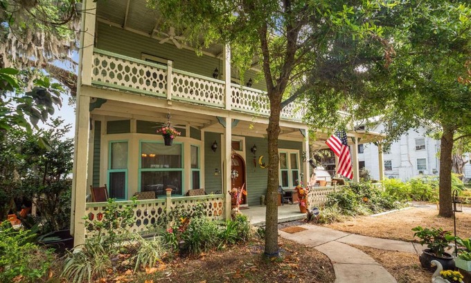 Crescent City House | West Stella Lake House with Outdoor Pool Table & Fireplace residence