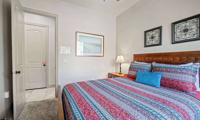 Hurricane Condo | Western Front - Rustic Charm & Comfort