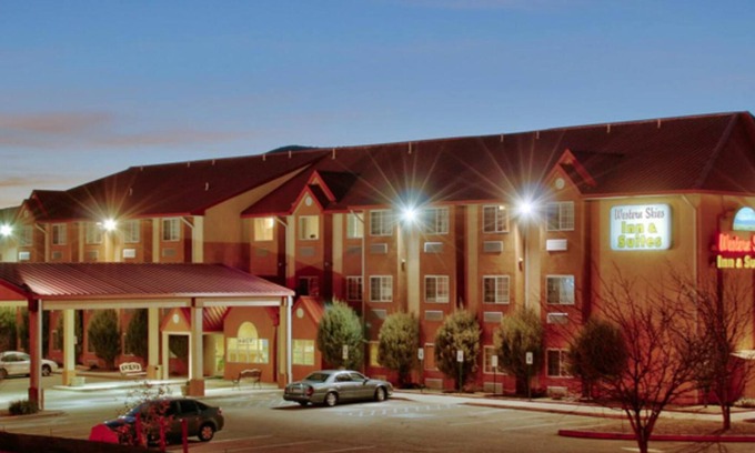 Los Lunas Hotel | Western Skies Inn And Suites