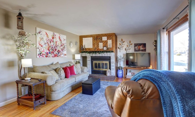 Rapid City House | Westside Charm w/ enclosed yard, hot tub, quiet locale, rec room, elliptical