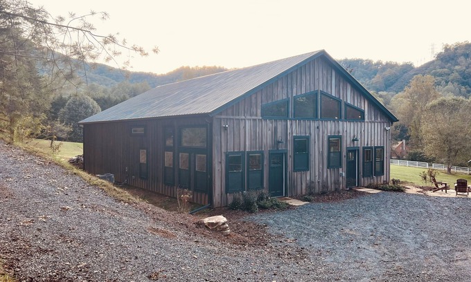 Cullowhee House | Whee Farm Refuge in the Smokies: Spacious 1 BR/1 Bath Barn Apartment