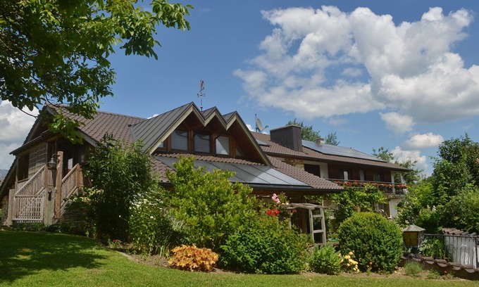 Pfaffing Apartment | Where Bavaria is the most beautiful in a * lodges enjoy African ambience
