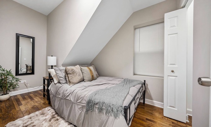 Berwyn Apartment | Where comfort begins- 2 bedrooms apartment, 15 min from Chicago