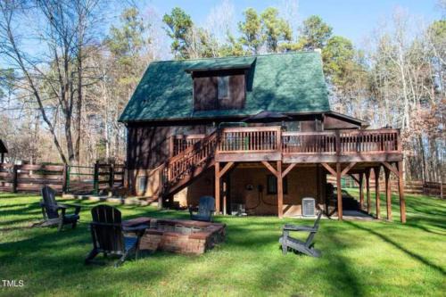 McLeansville House | Whisper Chalet Reunions Groups 20 Plus Guests