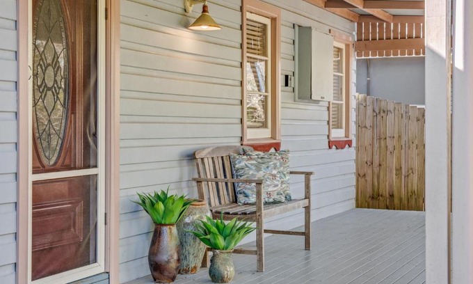Wentworth Falls House | Whispering Pines Cottages
