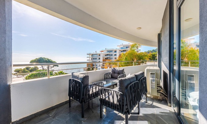 Durres Apartment | White Hill Suite by PS