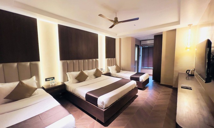 Wellington Pier Hotel | White Pearl Colaba
