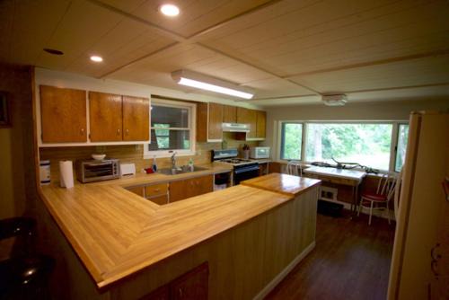 Eureka Springs House | White River Float Trips - Charming country 4Bd 2Ba Full House - Near Beaver Lake & Dam and Eureka Springs - 3 boat ramps within 3 miles